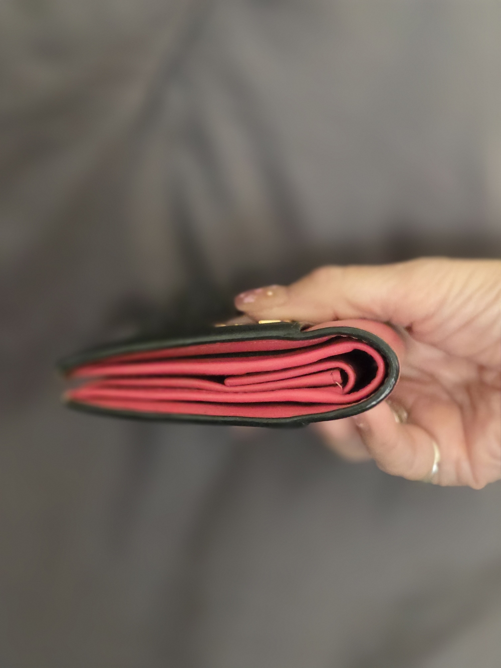 AUTHENTIC Prada Black & Pink Saffiano Leather Card Wallet with Gold-tone Logo - Picture 8 of 15